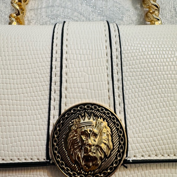 Elegant White Handbag with Gold Chain Handle - Picture 7 of 10